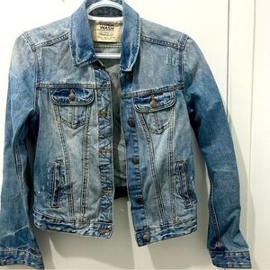 Zara TRAFALUC Button Up Light Wash Distressed Denim Jacket With Pockets
